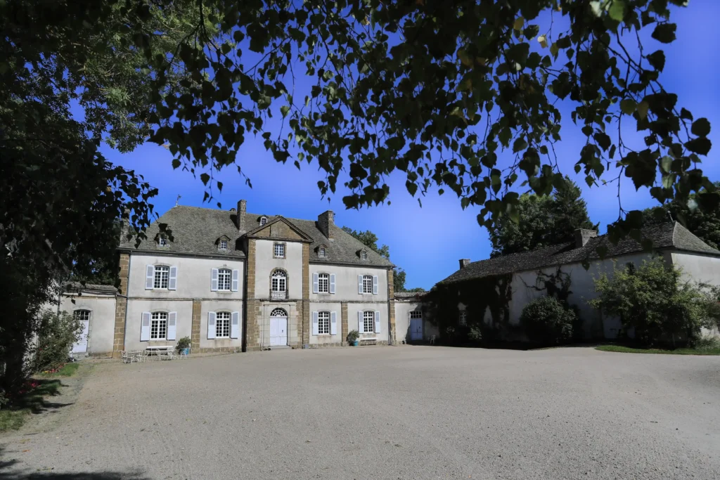 vue d'ensemble du château du chassan à faverolles