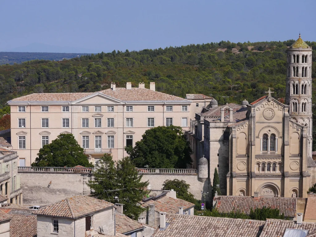 Uzes ville d'art et d'histoire. Cathédrale Saint-Théodorit et la tour Fenestrelle 