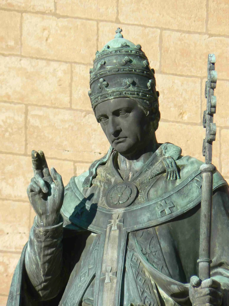 statue du pape Urbain V à Mende