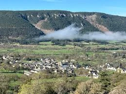 vue d'ensemble du village de Saint Etienne du Valdonnez
