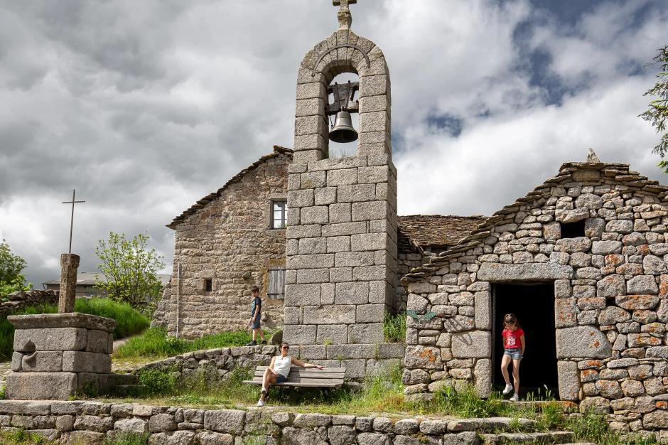 La fage clocher de tourmente sur les hauteurs de Saint Etienne du Valdonnez