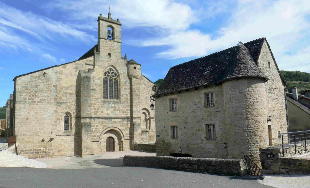 l'église et la maison du prieur du Monastier