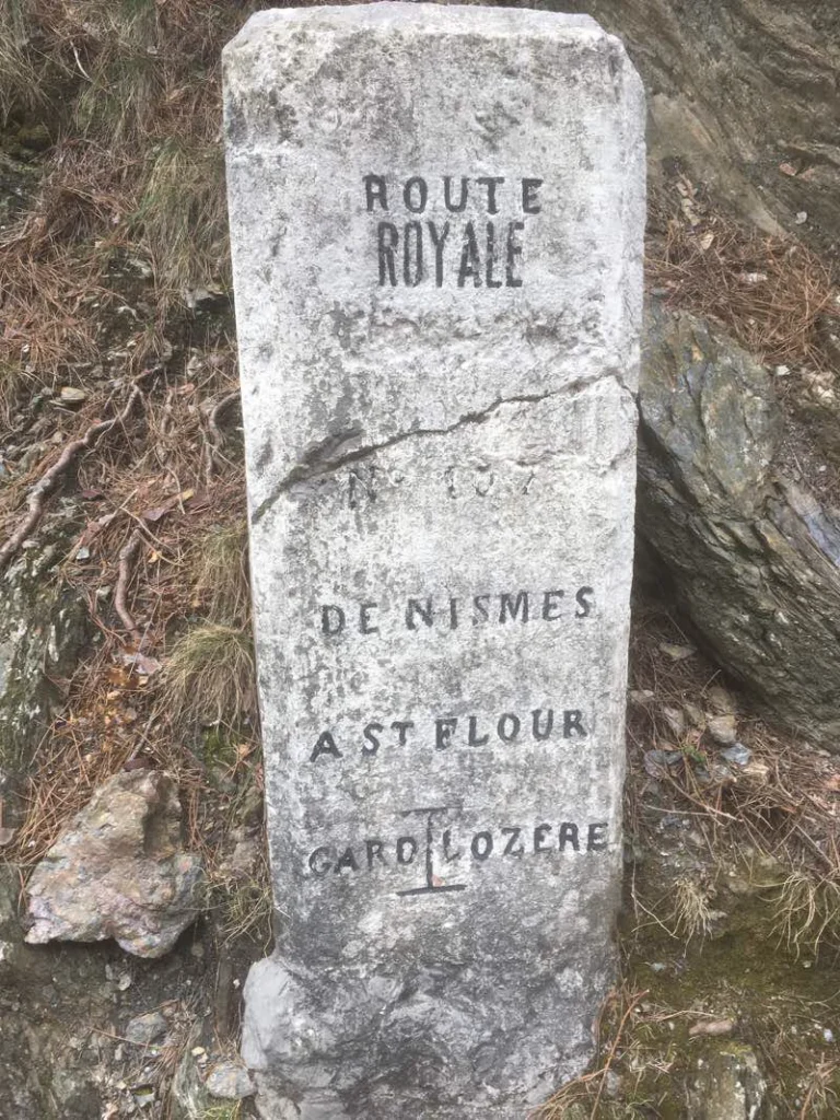 Col st Pierre Borne ancienne