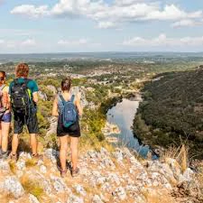 randonneurs dans les gorges du gardon