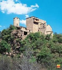 le chateau de Calberte domine