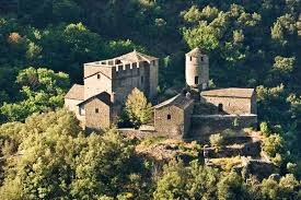 Chateau Saint Pierre en contrebas du village